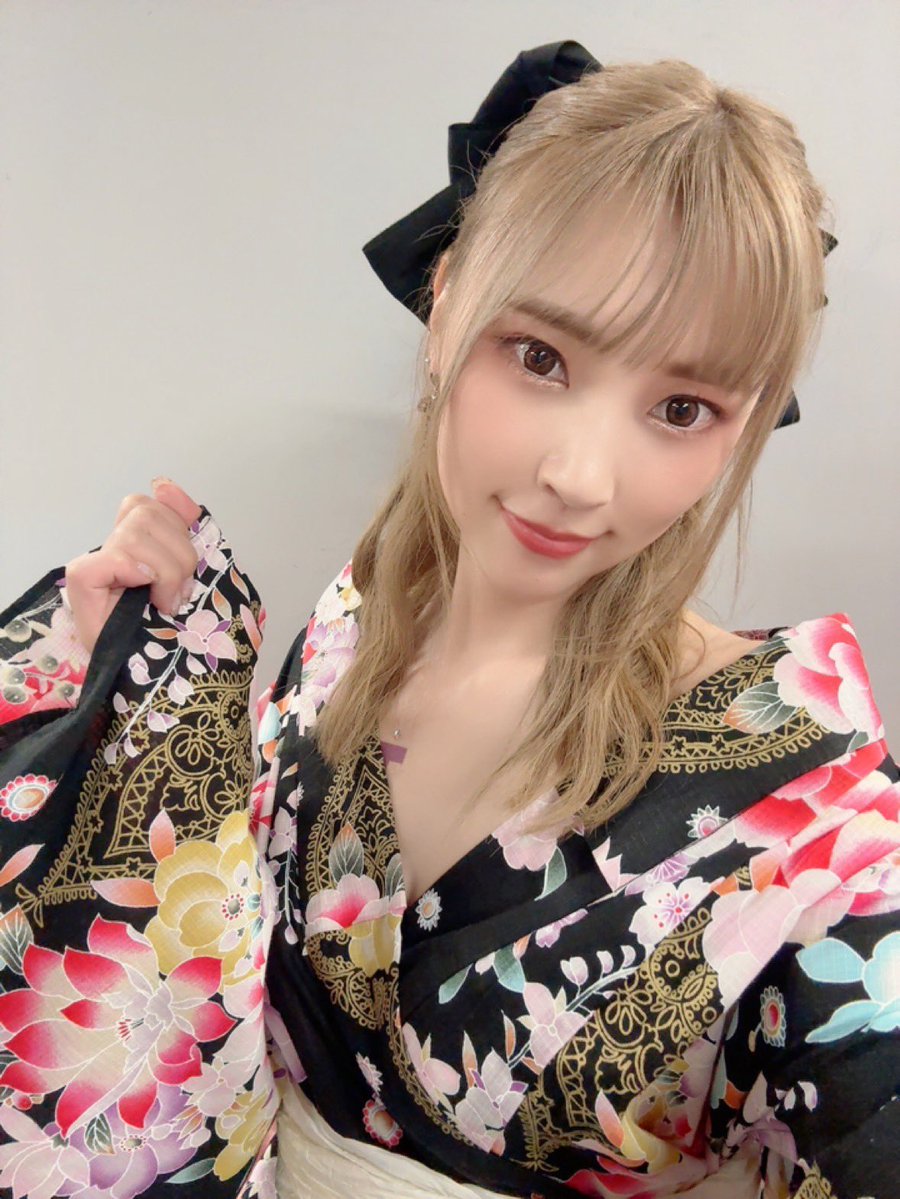 natuki_takeuchi's tweet photo. 毎日暑過ぎる💦
みんな、熱中症に気をつけてねっ！

８月もよろぴく💕😉

懐かしの浴衣✨一緒に花火いこ？🎆

そして今週はTOPさんの単独イベント🇹🇼
楽しみ〜🫶🏻🫶🏻🫶🏻 https://t.co/j5RDOOX4Ma