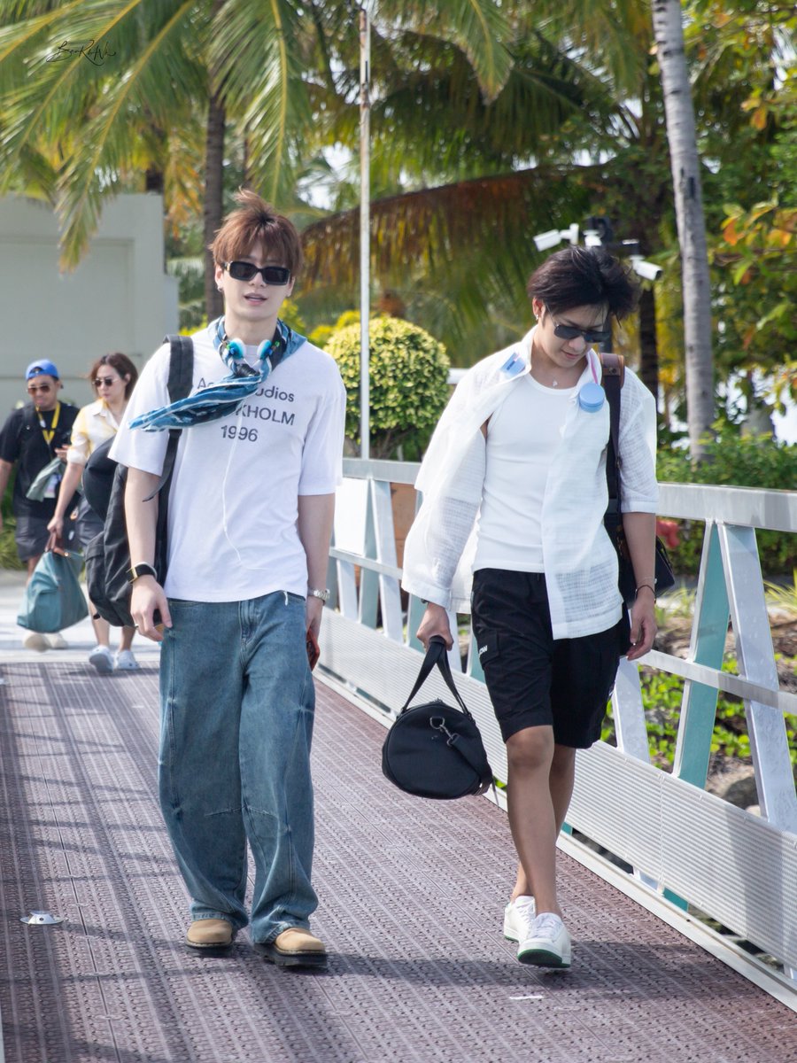 Bxxk__twt's tweet photo. กำลังจะกลับละครับ

@stjinx_maya
#SingtoPrachaya
@kristtps 
#KristPerawat
#GarnierMochiMaldivesxKristSingToD3
#คริสสิงโต https://t.co/WIFjN7AMXJ