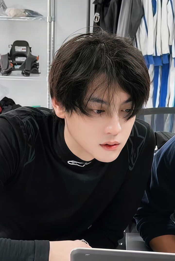 a_chaef's tweet photo. #tianziyu sometweet au.

he could easily pull any girl he wants, tapi ujung-ujungnya Nara Radheya malah luluh sama cowok cantik yang ngaku-ngakunya 100% straight. https://t.co/9y5XaOqPzv