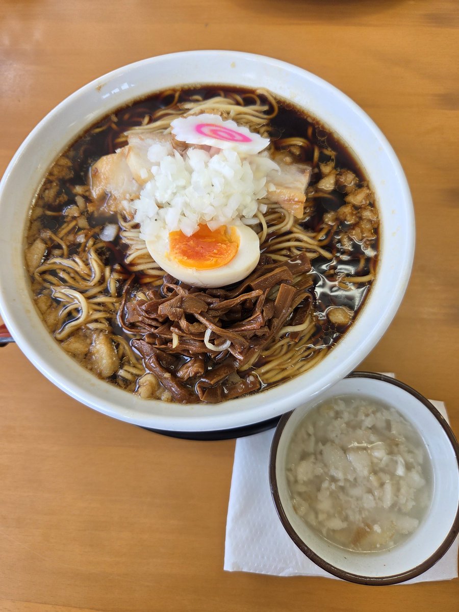 nrxcr437's tweet photo. 2026/08/02 昼
政木屋
黒醤油ラーメン(大盛)+背脂、生姜ラーメン(並)、餃子 https://t.co/2peKqG5S5N