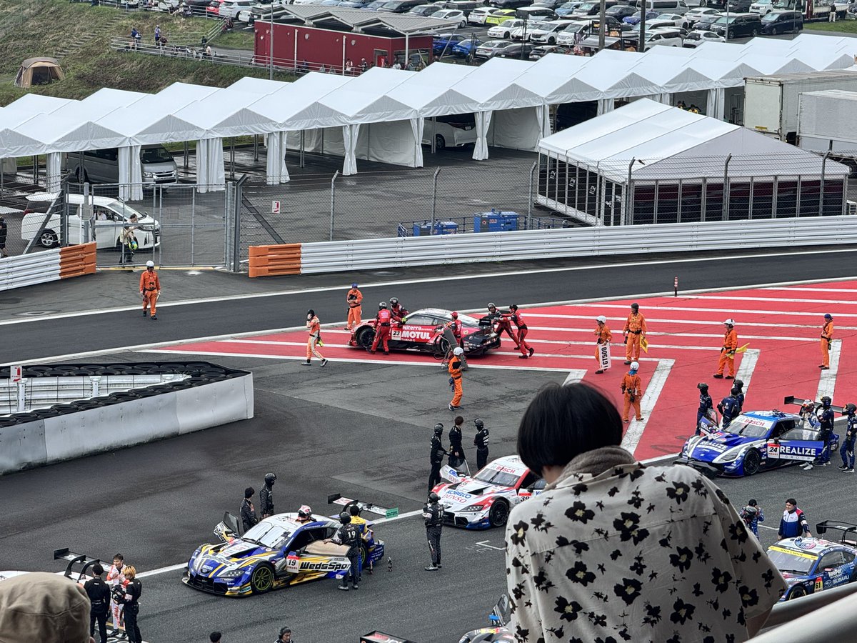 Climax_Girls's tweet photo. あ、23号車移動してる。
状態保存の指示出たのかな？
#SUPERGT https://t.co/XKAaq1W04J