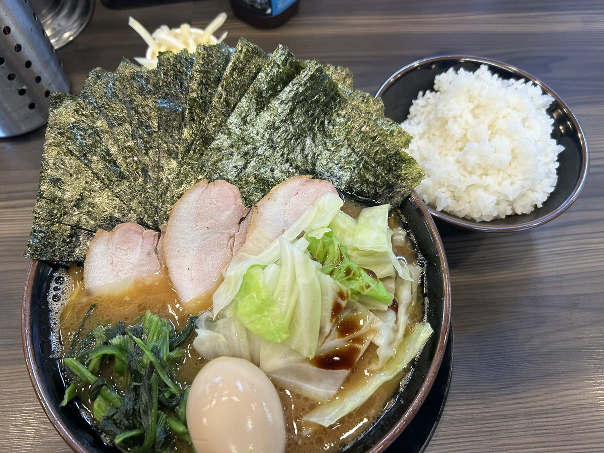 mumaji's tweet photo. 1時間半かけて食いにきた甲斐があるぐらい美味い https://t.co/2YdnzftA4Q