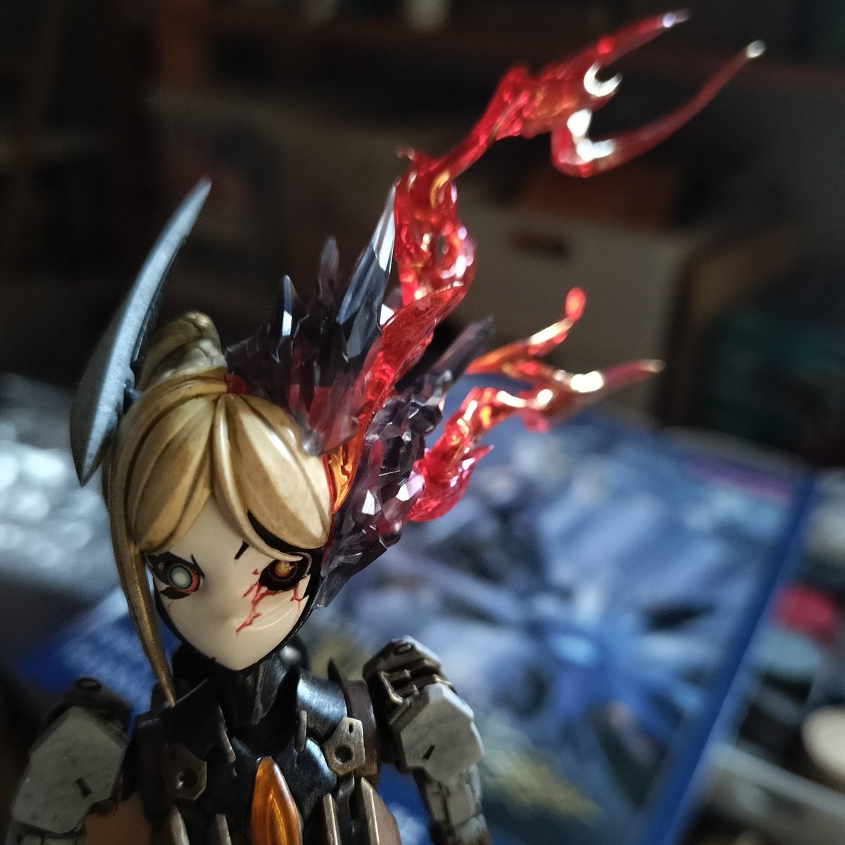 saji9noname's tweet photo. クリアブルーにスモーク部分塗装を試行、相性イマイチな気がするので後で剥がしてしまうかも🤔
あと、バーニング怒りパーツ✨表面メッキ?処理されてるので、追加の塗装は無し✨
繊細なパーツですが組むとカッコ良し✨
#核誠治造
#和模線
#rosadoProject
#星花・リリィMK3
#スターフラワー・リリィ https://t.co/lJZqpqBQlo