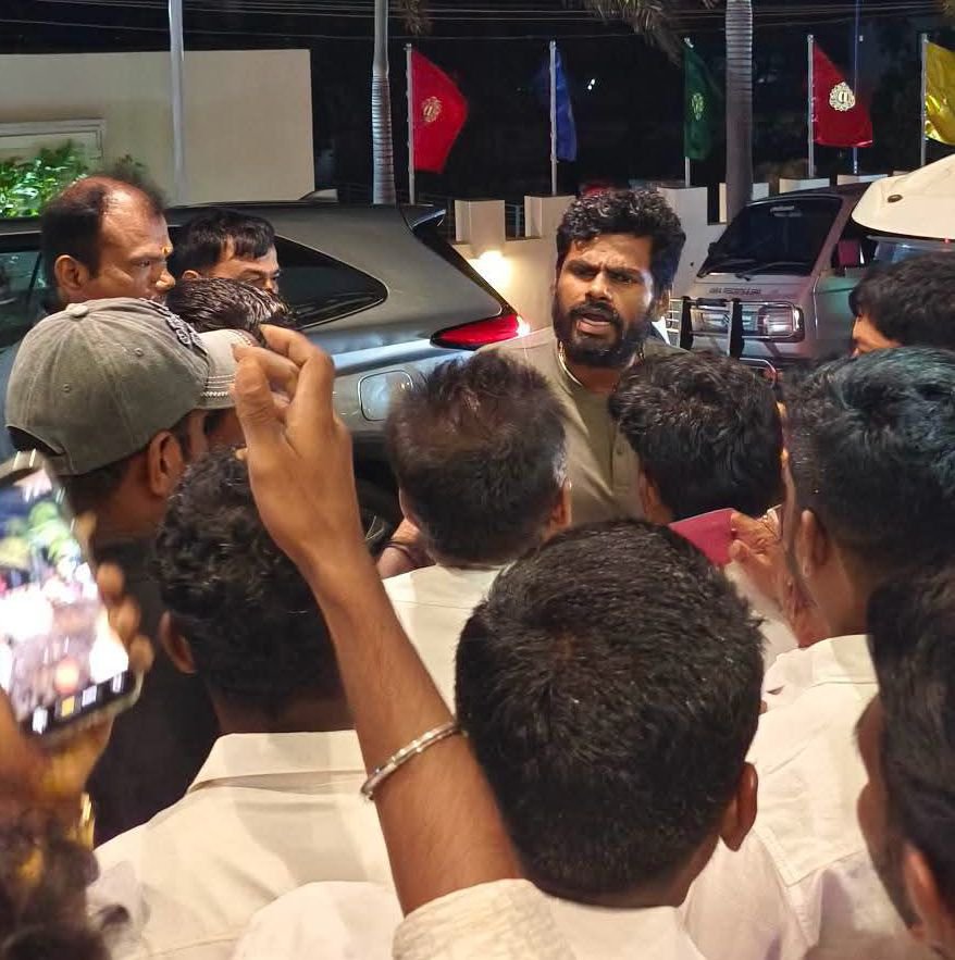 MODIFORCE_TIRI's tweet photo. 𝗜𝗥𝗥𝗘𝗣𝗟𝗔𝗖𝗘𝗔𝗕𝗟𝗘 @annamalai_k 𝐉𝐢
𝗖𝗟𝗘𝗔𝗡 𝗞𝗨𝗠𝗔𝗥𝗜 𝗙𝗢𝗥 𝗔 𝗚𝗥𝗘𝗘𝗡 𝗙𝗨𝗧𝗨𝗥𝗘 🌱🪴🌿🌵

குமரியில் எங்கள் சிங்கம் 
அண்ணன் K. Annamalai Ji அவர்கள் நேற்று வருகை தந்தார்கள்.

 நம் மண்ணையும், கடற்கரையையும், இயற்கையையும் பாதுகாக்கும் ஒரு முக்கியமான சமூகப் பணிக்கான வருகை.

கன்னியாகுமரி கடற்கரையை தூய்மையாக வைத்துக்கொள்ளவும், சுற்றுச்சூழல் பாதுகாப்பு குறித்த விழிப்புணர்வை உருவாக்கவும் We The Leaders சார்பில் தொடங்கப்பட்ட தூய்மை இயக்கத்தில் பங்கேற்க K. Annamalai Ji அவர்கள் வருகை தந்தார்.

தூய்மை என்பது ஒரு நாள் நிகழ்ச்சி அல்ல; அது ஒவ்வொரு குடிமகனின் பொறுப்பு. இளைஞர்கள் முன்னேறி, சமூக சேவையில் இணைந்து, நம் தமிழ்நாட்டை தூய்மையான மற்றும் சிறந்த மாநிலமாக மாற்ற வேண்டும்.

போதையில்லா தமிழகம் பிறக்கட்டும்!

இளைஞர்கள், பெண்கள், பொதுமக்கள், சமூக அக்கறை கொண்ட அனைவரும் We The Leaders இயக்கத்தில் இணைந்து மாற்றத்தின் ஒரு பகுதியாகுங்கள்.

https://t.co/hamCQwg4bh

https://t.co/xRyaT3Kt9L

#WeTheLeaders