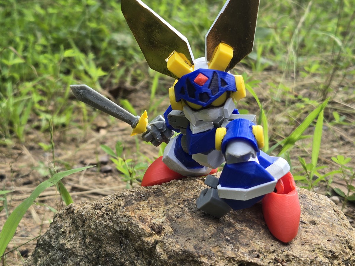 gooramaru's tweet photo. ちょっと前に外で撮った自キャラのぴょんと、それがロボットになったブレイブラビット
#バニーの日 https://t.co/lYAkn3PFhk