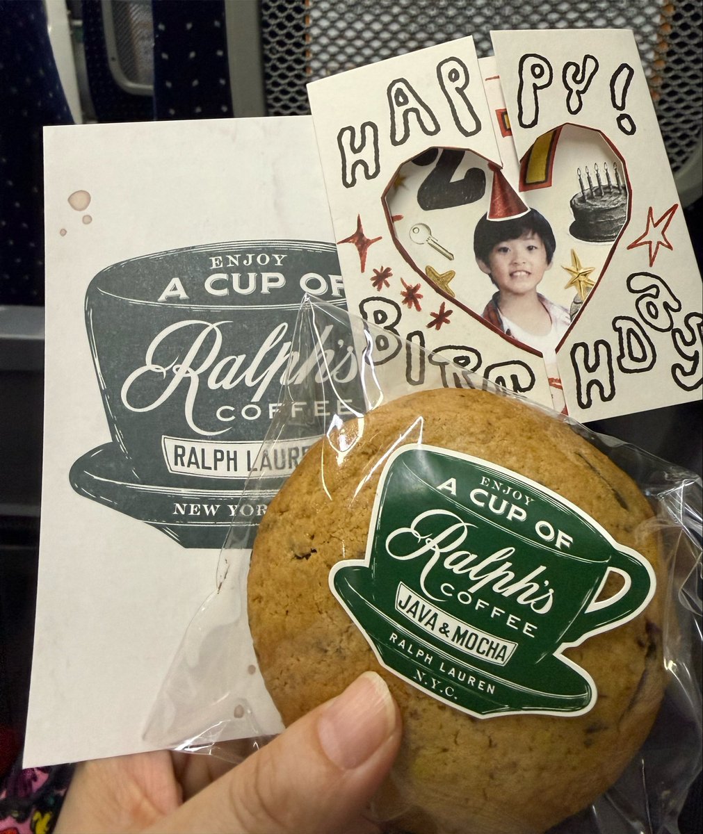 got7_jbdef_iy's tweet photo. 久しぶりのソウル楽しかった！
慌ただしい滞在でしたが、マークのセンイルカフェに行けて、限定クッキー&amp;カードも無事もらえたので明日から仕事頑張ります。 https://t.co/kco15EoVXA