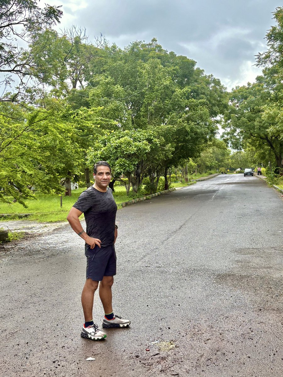Vimalsumbly's tweet photo. 10 km. Rain. Puddles. Pure joy.
The weather doesn’t define your workout.Your discipline does.

The best days to train are often the days most people stay home. Run through the rain. Run through the excuses. https://t.co/E1n1TrulJr