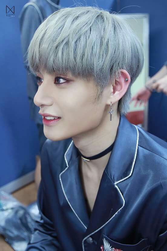 gkjw_'s tweet photo. 📖 𝚃𝚄𝚁𝙽𝙸𝙽𝙶 𝚃𝙷𝙴 𝙿𝙰𝙶𝙴𝚂 📖

CHAPTER 1: I DREAMED A DREAM
Page 01 — INX

Every story has a beginning.

In 2016, Kim Jiwoong stepped onto the stage as a Jinam of INX, marking the start of a journey that would span an entire decade. After years of training and chasing a dream that once felt far away, he finally stood before the world as an artist.

No one could have known where the road ahead would lead. There would be unexpected turns, difficult moments, and dreams that would take years longer to reach than anyone imagined.

But every story starts with a single page.

And this was his.

OUR STORY WITH KIM JIWOONG

#Chapter10WithJiwoong
#KIMJIWOONG
#김지웅