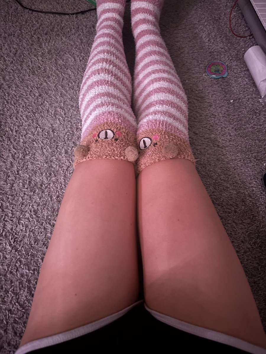 mrtwinky67's tweet photo. chilling in my cozy thigh highs :p #femboy #ftm #twink #thighs #sixseven https://t.co/41QeZTKPny