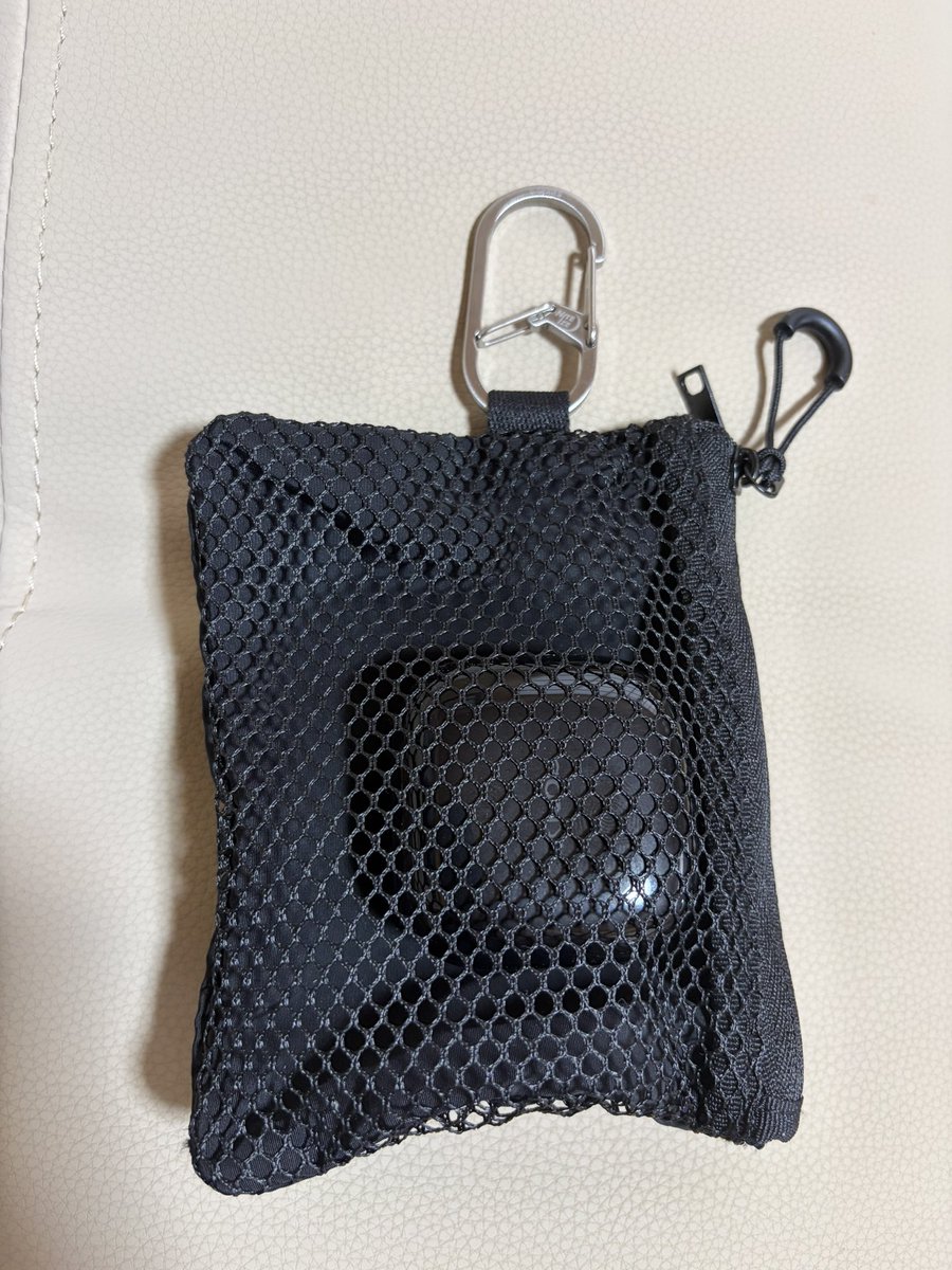 _ningenmodoki's tweet photo. 無印のダブルファスナーケース(¥490)のDカンをペンチで外して、ナイトアイズのGカラビナ付けたらなんか良い感じのポーチできた https://t.co/pZlC6tV5KD