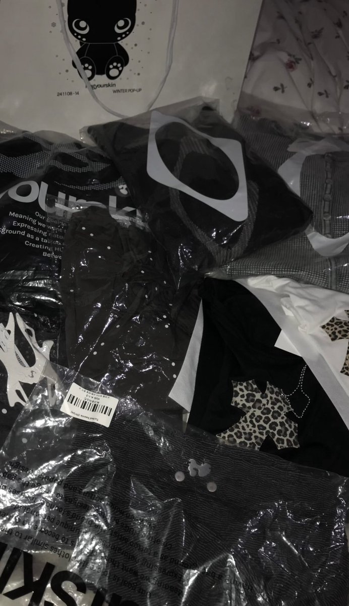 ofjh8p's tweet photo. 韓国行って爆買いしたのを着回ししたりネットではMUSINSAっていうアプリで買ってます！！ https://t.co/Vr932sy4bw