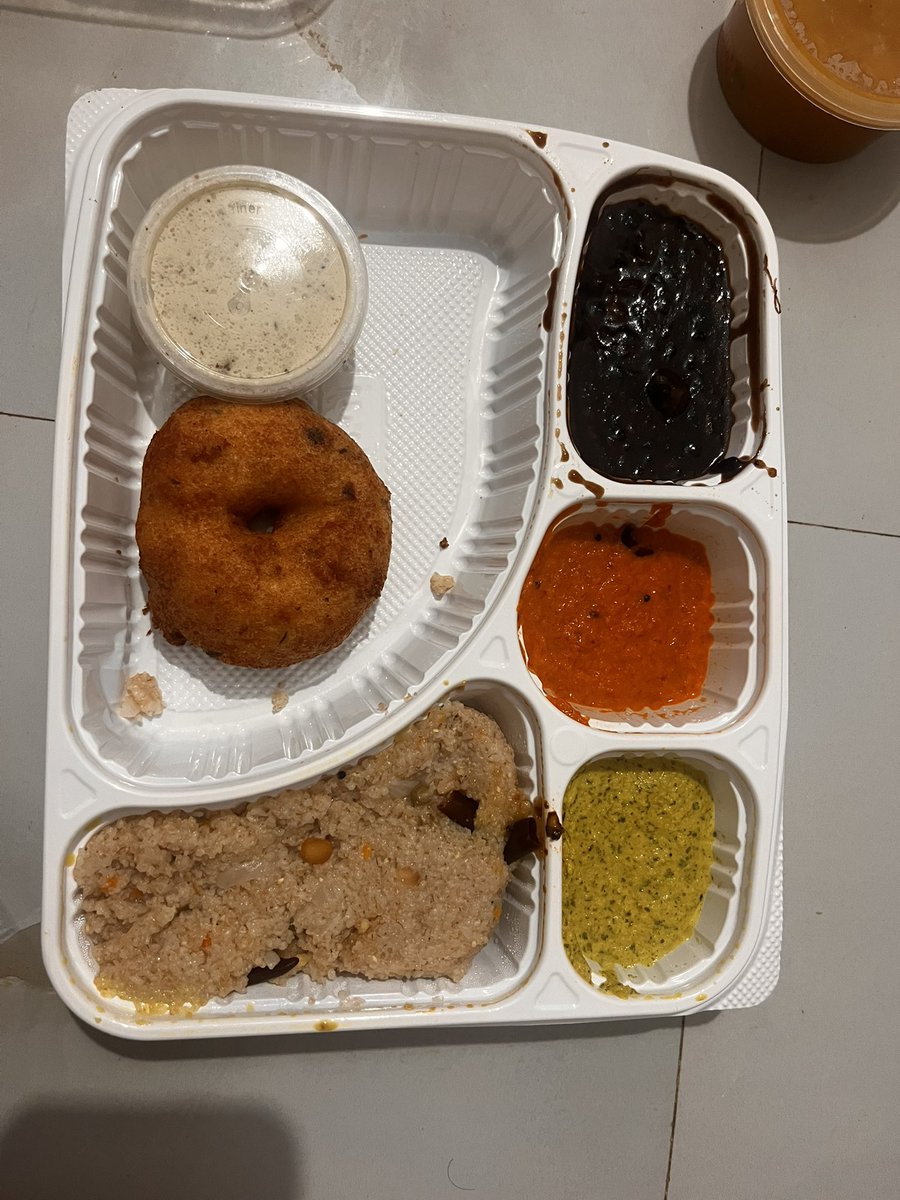 MAESTROMANI's tweet photo. I ordered a Pongal Combo, but instead received an Upma + Vada combo. The entire order is incorrect. This is very disappointing. Please resolve this issue immediately by arranging the correct order or providing a refund. #CustomerService #OrderIssue @zomato https://t.co/MyWTXL1JD1