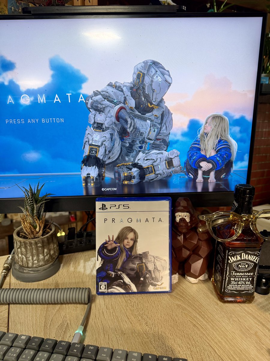 YMakoton's tweet photo. 久しぶりにゲーム買った！
これ発表されてから６年待ったんだよねー
と、いいつつ発売日には買わんかったw
最近のゲームさ、マジ高すぎん？
中古価格が落ちてきたからようやくゲッチュ
#pragmata 
#プラグマタ
#ps5 https://t.co/k2pIhJzr19