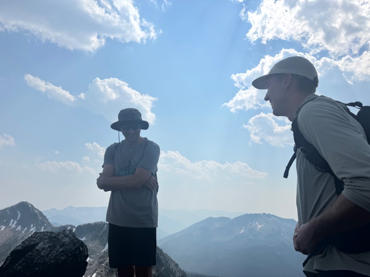 Meister_Cards's tweet photo. Trekking in the mountains #kokaneeglacier #hike https://t.co/WKAAS4wb8N