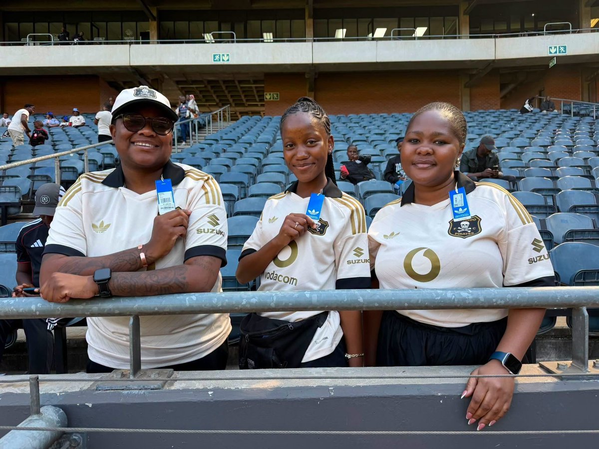 RealKoenaza's tweet photo. Pirates fans, 
Before you wash that T-shirt, don’t ruin the price tag. Let’s make this go viral. 

Only Pirates people. No Kaizer Chief.
👏👏👏👏👏👏👏👏👏👏👏👏👏👏 https://t.co/urYH15L2Vw