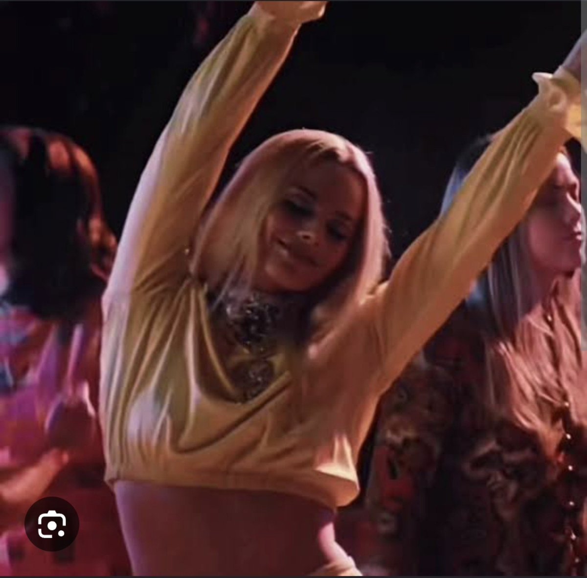 Miker_torres's tweet photo. En la pelicula ONCE UPON A TIME IN HOLLYWOO, Tarantino filmar a Sharon Tate desde un gran plano abierto bailando sola, disfrutando, viviendo, siendo libre, algo así https://t.co/p19xl2QBSN