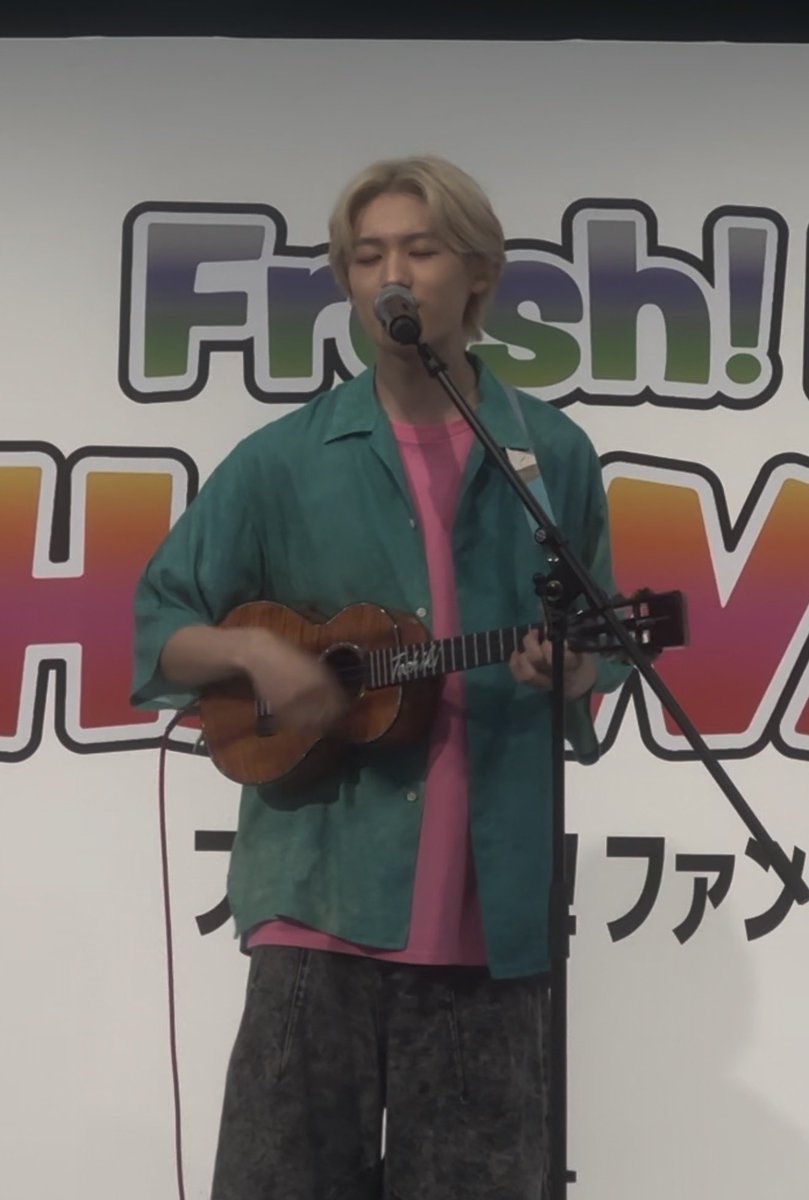 Toshikikondo's tweet photo. 16:30〜「Fresh! Fun! HAWAI’I」のステージ、まだ出ます!
ラスト��フォーマンス!
ウクレレの生演奏、ぜひ聴きに来てください🎸
https://t.co/x5qH4DOxHD
#近藤利樹 #ウクレレ #FreshFunHAWAII https://t.co/gcYUEDGryw