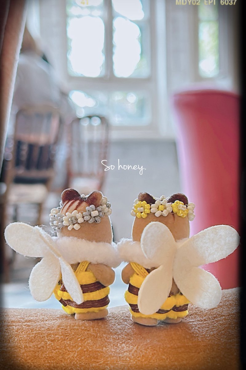 12_i6's tweet photo. 8.2 🐝🍯

アフタヌーンティー🫖と
Beeツインズ🌼

#ハニーの日
#Gogotwins🍙🎨 https://t.co/pHdCaBcC0E