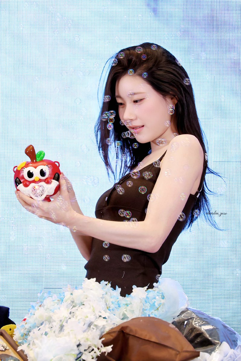 Charlinzero's tweet photo. 260801 MS

 #CHAERYEONG #채령 #ITZY https://t.co/7qBp7eLZVH