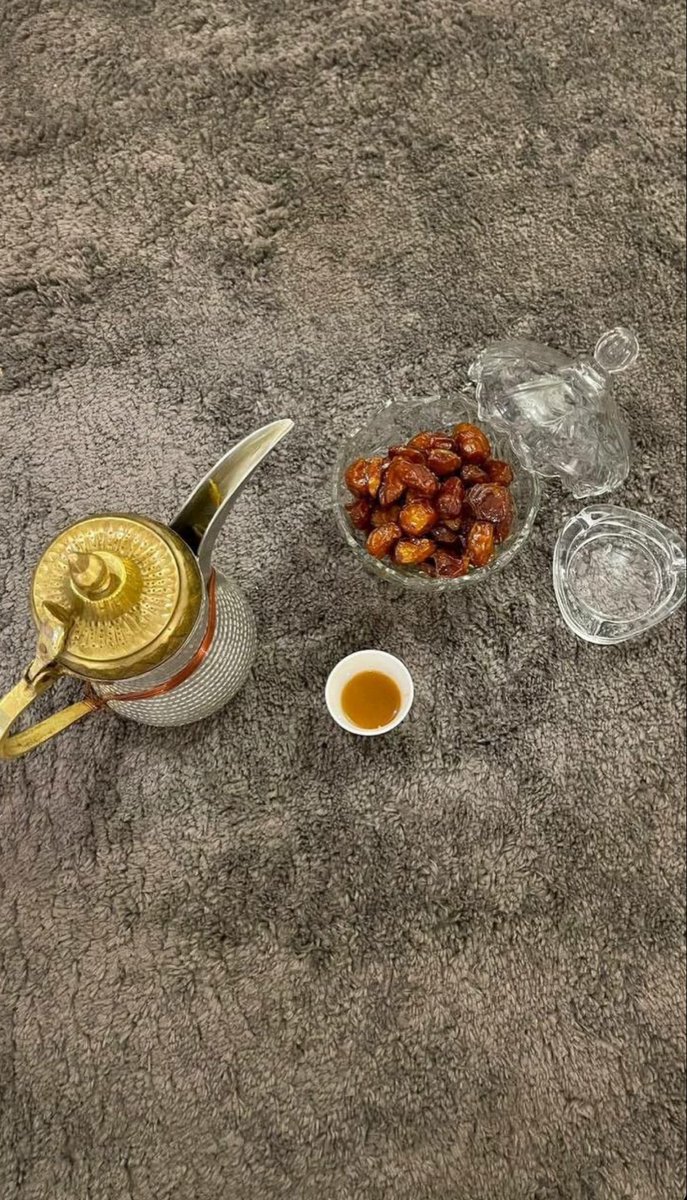 _alhakm's tweet photo. بايع الدنيا و زينتها "بفنجال ضحويه"
ما يطيب الا ليا ساقتْه يمناك الكريمه https://t.co/A7nPbBrh8o