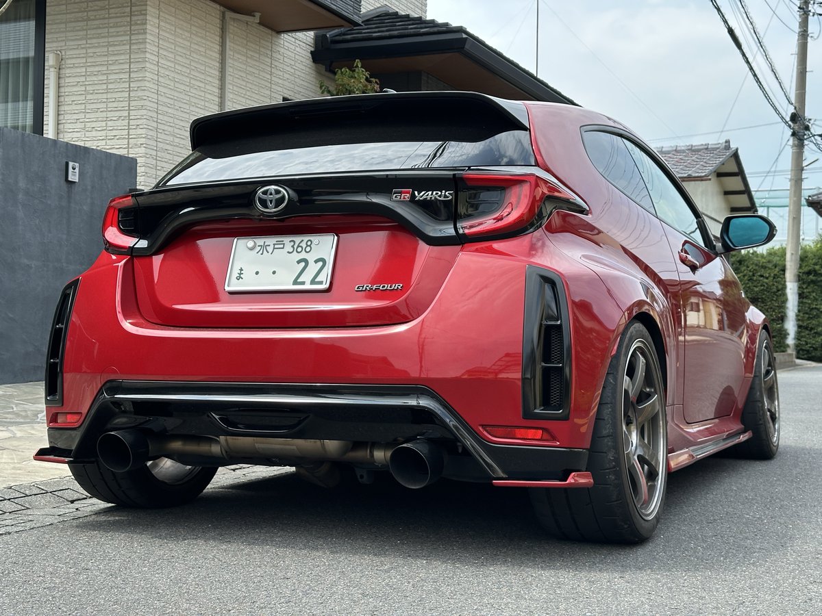 ryousuke610's tweet photo. GRヤリス
フロントキャンバー3.4度！
・キャンバーボルト
・ワイトレ20mm

9.5J +45にワイトレ20mmの実質+25でドンピシャのツライチ、今のところ干渉無し👍
前後ローテできなくなるけど、ワイトレ無しで履けるホイール転がってないかな〜 https://t.co/JKBZzvb5Th