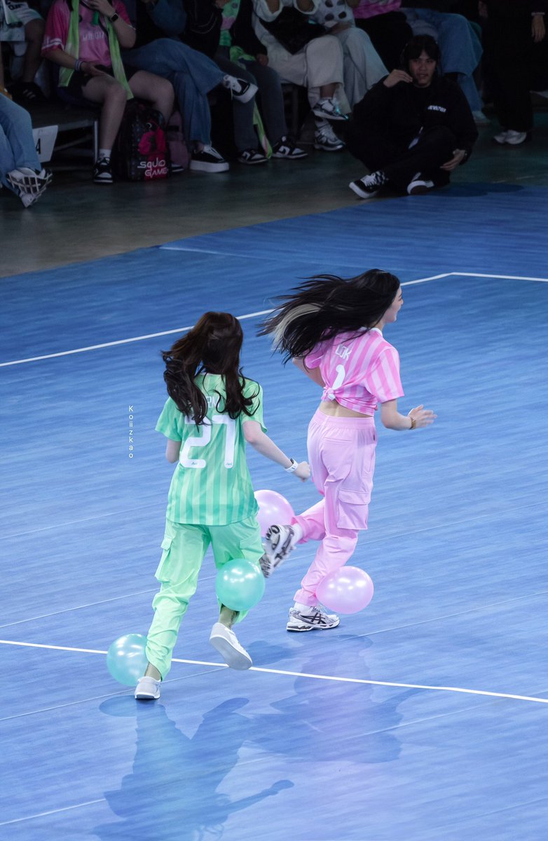 LingOrm_BaseCN's tweet photo. 5555555555 🤣🤏🏻💜❤️💚🩷🥹

LINGORM CH3 SPORT DAY 2026
#LingOrmGirlsCup2026 
#CH3GirlsCup2026
#LingOrm #หลิงออม https://t.co/bLTFNQtfot