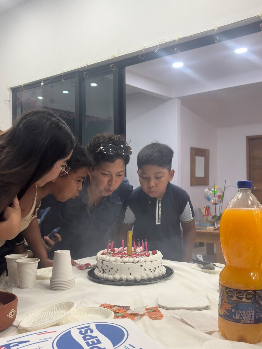 Iseleng1's tweet photo. Gracias a Dios por los 9 añitos de mi Emir 🥰🙌🙏🫂#Family https://t.co/0CWQqMPNtB