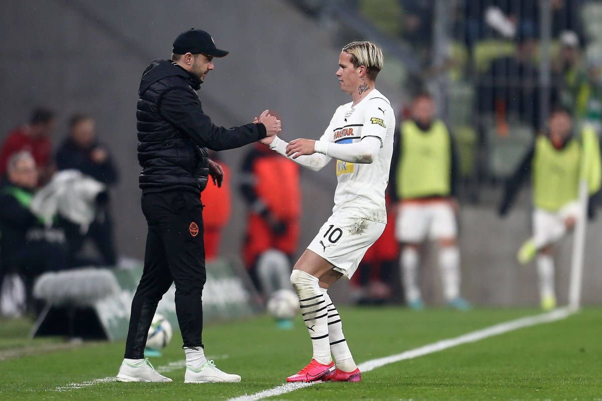 templeruncomedy's tweet photo. Roberto de Zerbi on Mykhaylo Mudryk: “He’s my son! Misha is a cool guy, a top player, hopefully he can show what he suffered the last two seasons in this coming season, maybe not against Tottenham…

…but he’s a lovely guy”, says via @peterrutzler. https://t.co/aILsJCDf6m
