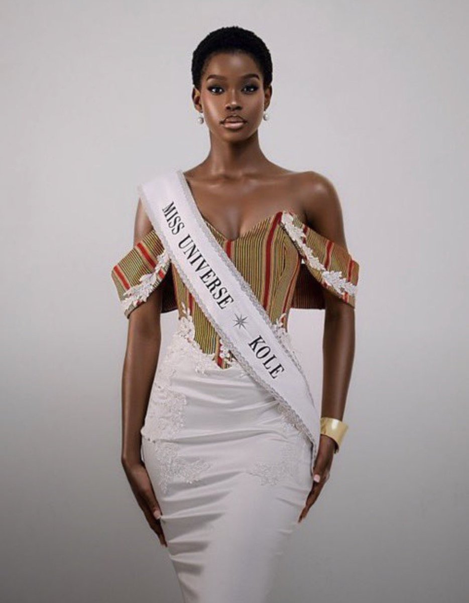 DanielLutaaya's tweet photo. They refused to give the Miss Universe Uganda crown to Kimberly and gave it to a Kenyan.😳😳 https://t.co/W72yvLJcrz