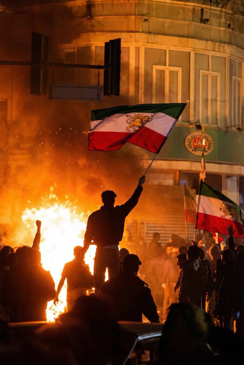 Iran1Asl's tweet photo. دی ماه ملت ایران، اُمت اسلام رو شکست داد

#KingRezaPahlavi https://t.co/zLF7UvYck1