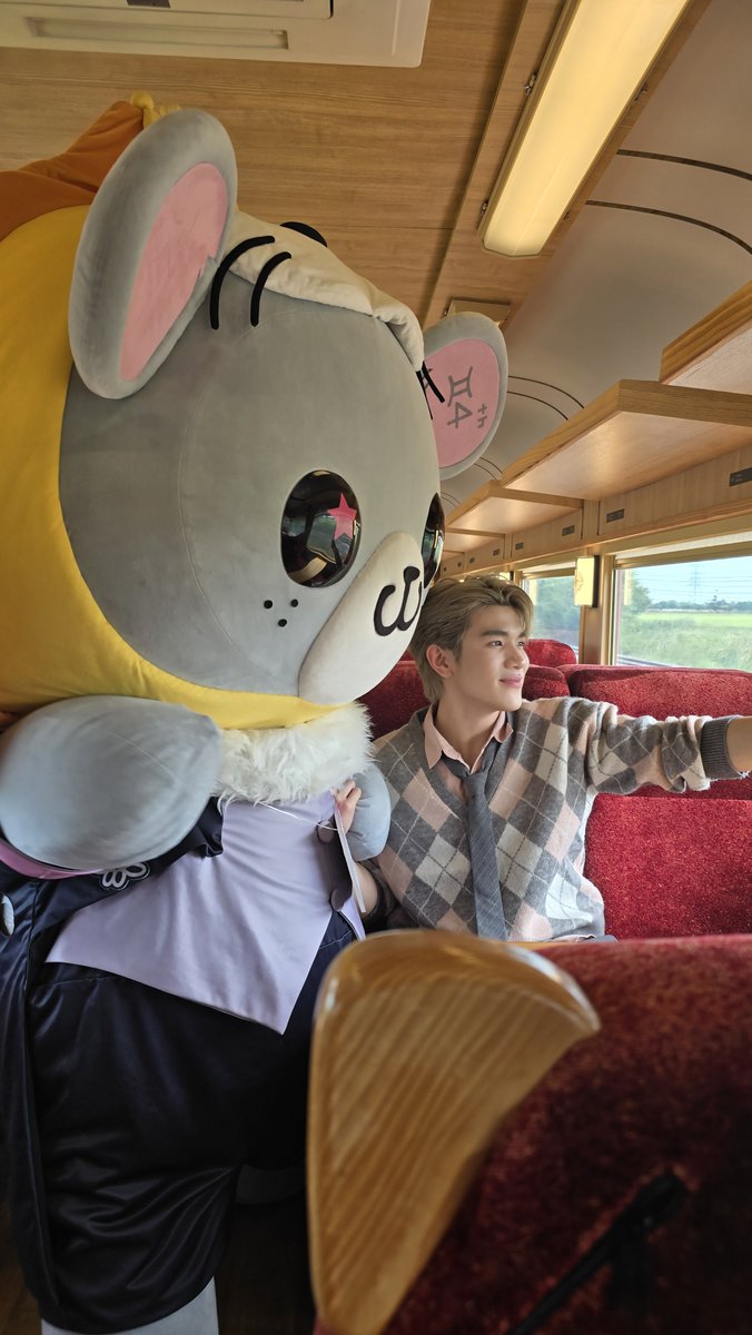 _lookkhunnoo's tweet photo. นั่งรถไฟปายเท่ว ปู๊น ปู๊นนนน 🚂💨
#GarnierKGlowxFourth1DayTrip
#LOOKKHUNNOO https://t.co/CTuIMrV4aA