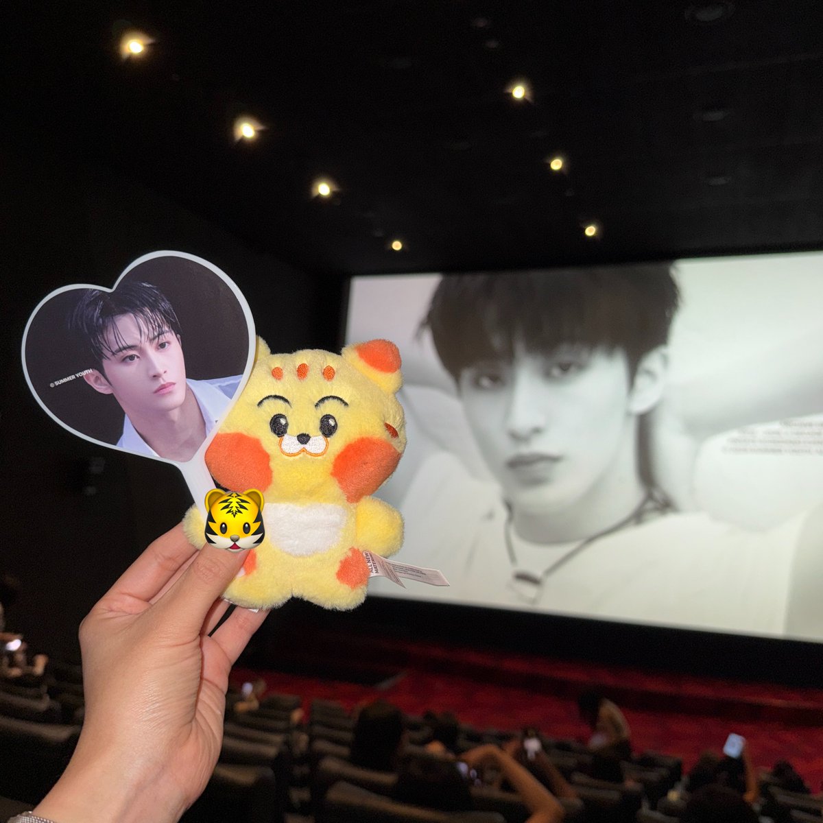 onyourmark_mkl's tweet photo. 썸유님 영상회 보니까 진짜 딱 느꼈음.
우리 마크
비주얼이야.

(🔒근데 내 옆자리 맠..감자? 막,,감,,자? 그분인것 같은데 시작부터 끝날때까지 울더라니까?) https://t.co/7wNVMn2GLV