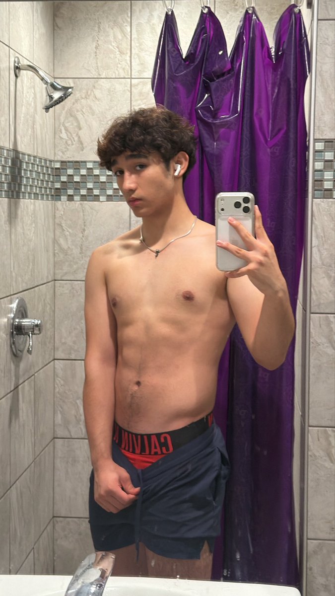 Leonarde45788's tweet photo. 10k de gustas y se va el short? https://t.co/CyNi5kFRpu