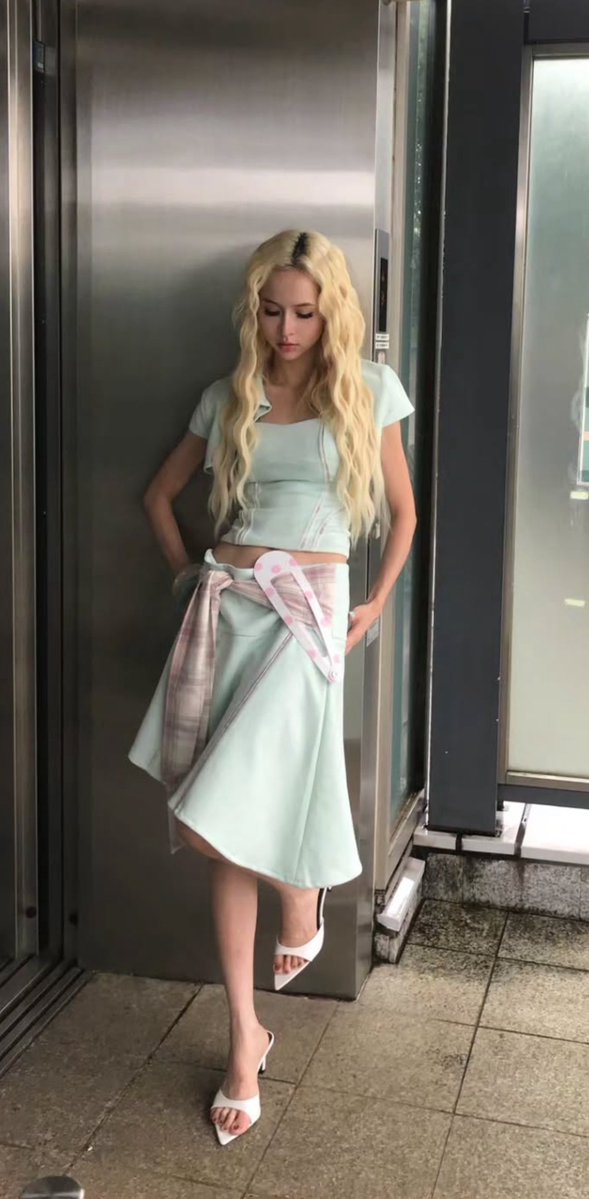 iamfairymermaid's tweet photo. นี่น่ะหรอคนที่มองมุมไหนก็สวย จริตมาดามมาก

#Hannah4EVE https://t.co/bW9t7XXk7X