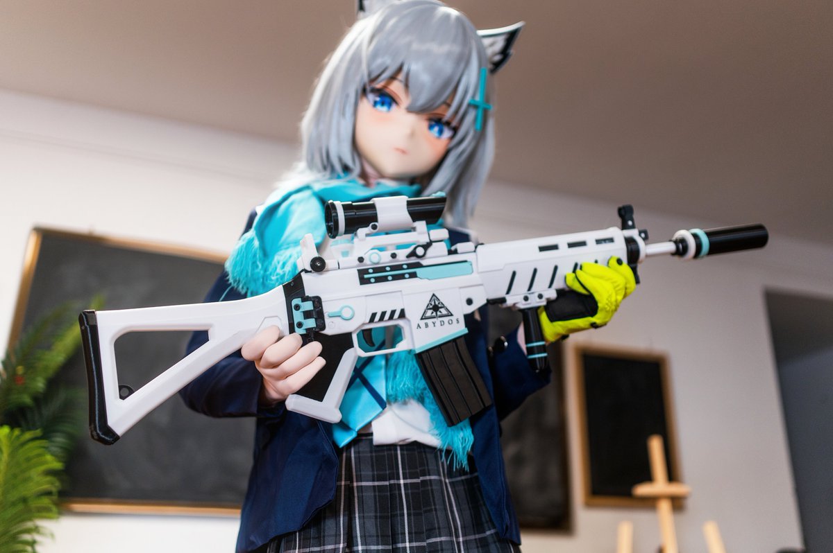 HaideRequisiten's tweet photo. Shiroko, your gun maintenance is impressive.
#cos  #cosplay  #Shiroko #kigStyle  #kigurumi #photography  #uniform  #コスプレ #砂狼シロコ  #着ぐるみ  #写真撮影 https://t.co/1jxm3gICmY