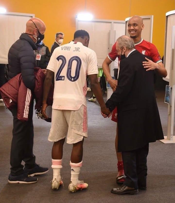 templeruncomedy's tweet photo. When people criticize Real Madrid and Florentino Pérez for how they treat players, they ignore that the club has also been good to them.
From 2018–2021, before Ancelotti arrived, Pérez and the board stuck by Vinicius even as Spanish media and fans pushed for a loan or sale. In https://t.co/RKpiaFIcHe