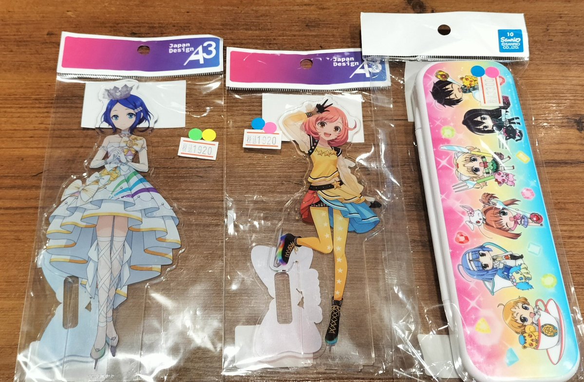 mitsuasakeim's tweet photo. 夢織屋２号店で、りんねちゃん＆ハピなる店長のアクスタと、ジュエルペットてぃんくる☆のペンケースをゲットした(๑╹◡╹)てぃんくるてぃんくる https://t.co/glMsm5x6Iv