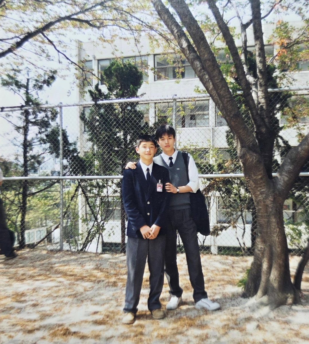 comma_dw's tweet photo. 신일고등학교 방송반 19살 이동욱 선배님🥹🩶 https://t.co/IzJWdNzFJ1
