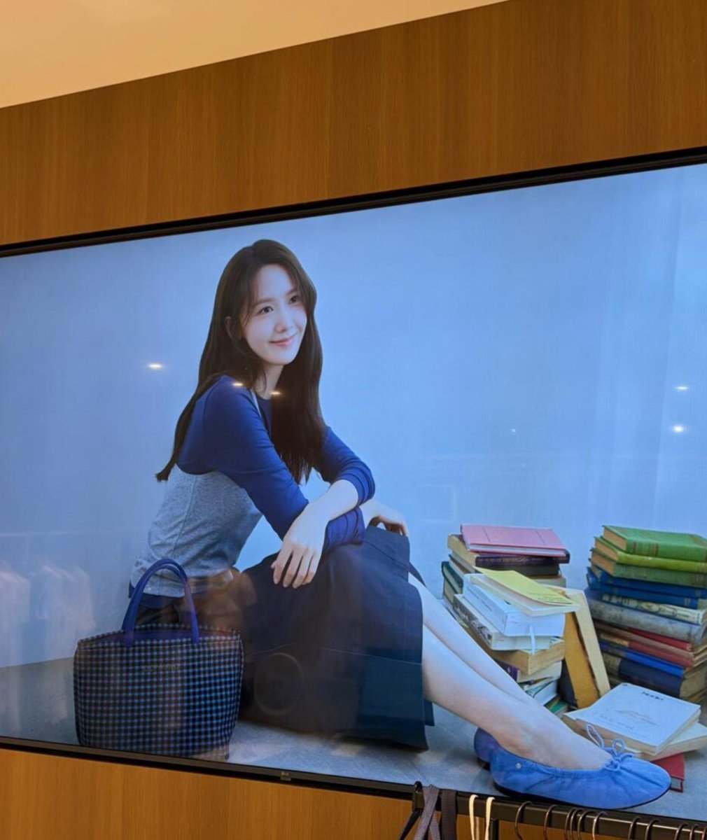 inlovewyoona's tweet photo. It all started with the selfie Yoona shared earlier this week.  ♥

Then came campaigns, editorials, and red carpet appearances. But in the end, what always remains is that unique essence only Yoona can convey. https://t.co/N2HabGT3gq