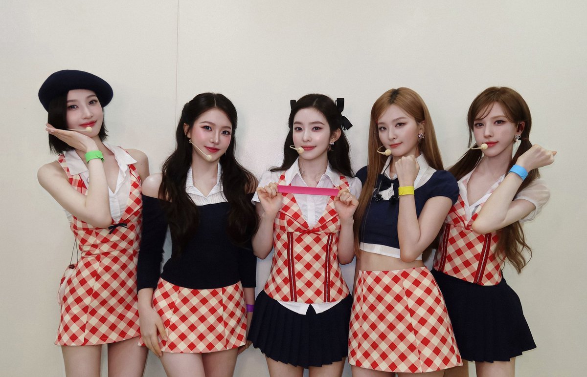 suniswendy's tweet photo. ️️ ️️ ️️ ️️
Welcoming August's List ✨️

☑ Fancon Day 1. 
☑ Fancon Day 2, 영원히 잊지 못할 8월 1일! 🫶🏻
☐ Fancon Day 3.

See you soon, ReVeluv~! It's the last “A Day in Red &amp; Velvet” time! 🩷💛🩵💚💜
ᅠ https://t.co/v5kyqq5OOY