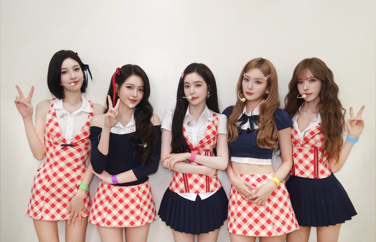 suniswendy's tweet photo. ️️ ️️ ️️ ️️
Welcoming August's List ✨️

☑ Fancon Day 1. 
☑ Fancon Day 2, 영원히 잊지 못할 8월 1일! 🫶🏻
☐ Fancon Day 3.

See you soon, ReVeluv~! It's the last “A Day in Red &amp; Velvet” time! 🩷💛🩵💚💜
ᅠ https://t.co/v5kyqq5OOY
