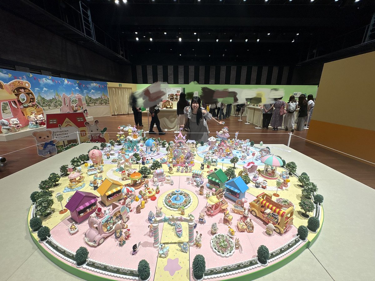 howa_QanvaS's tweet photo. らむバニアファミリー展に来てる✨️🏠
 #らむたいむ
 #シルバニアファミリー展40th https://t.co/i56xr7D1Bb
