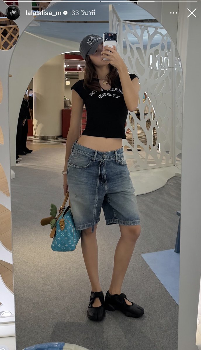 LiliesHome_'s tweet photo. 📸 lalalalisa_m updated her IG story

#LISA #LalisaManobal  #LLOUD 🍿 https://t.co/YTm0x0fkpJ