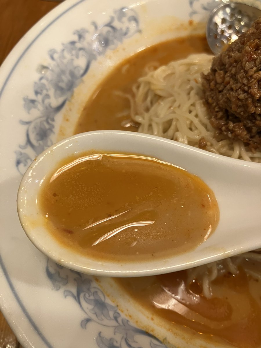 Mata_menzuki's tweet photo. ブログを更新しました🆙

冷やし担々麺の旅〜2026夏の陣〜第3弾は、#揚州商人 さんをご紹介します🍜

ゴマの香るまろやかなタレに、パツパツ弾ける食感の麺が絶品😆

ラストは追い飯でフィニッシュ👍

期間限定ですのでお早めにどうぞ💨

@yousyuu_syounin

記事はこちら⬇️
https://t.co/XmwgkI2VWA https://t.co/ISkaZcYnOl