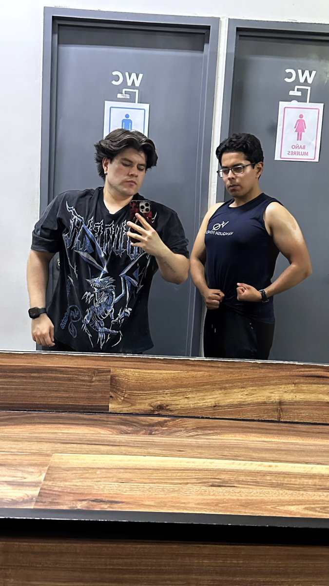 RogerZMa1's tweet photo. Solo el smash es capaz de juntar a 2 main ROB 💪💪 @Lezcano_SSB. https://t.co/LwEztZAgZ7