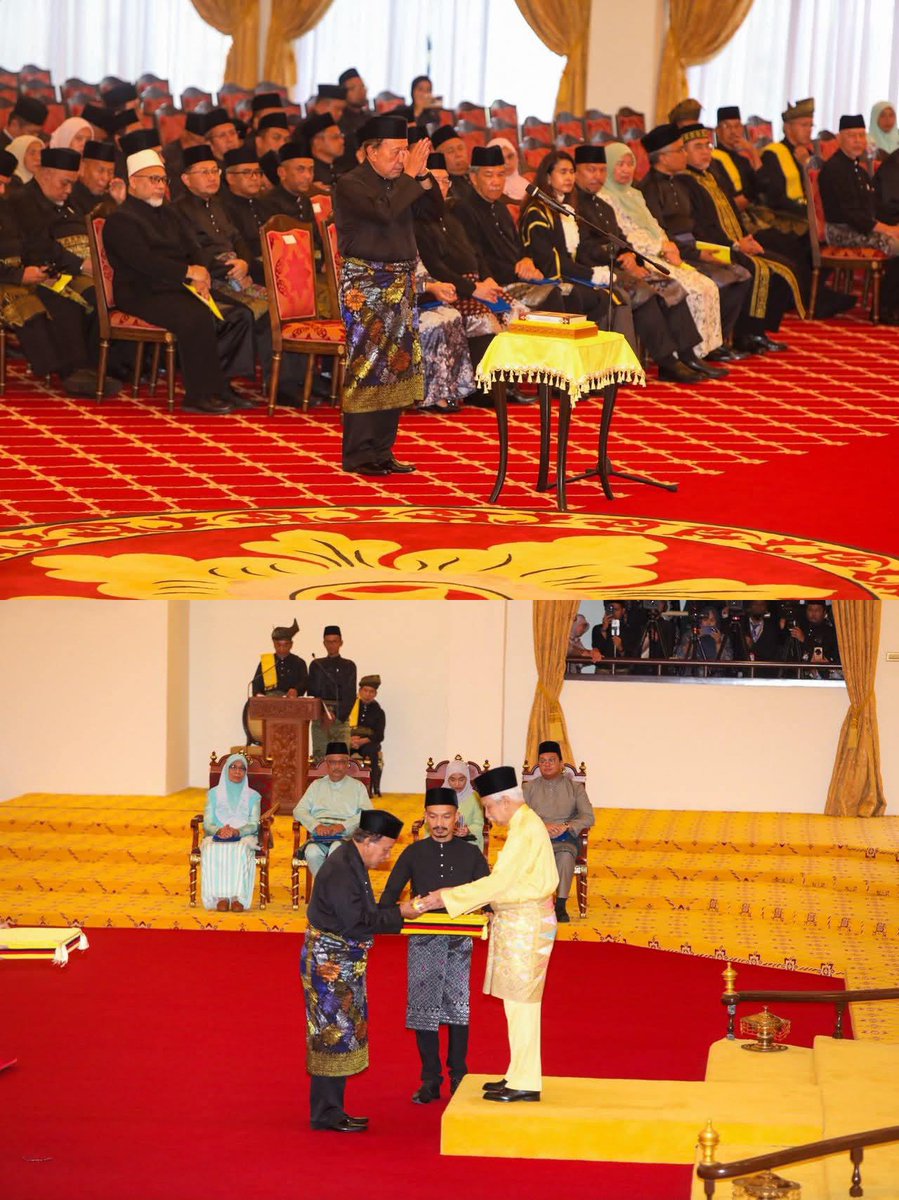 faizalriduan's tweet photo. Mana pergi penyokong Undang berempat dan Tunku Besar Tampin? 🫢

Mana pergi penyokong 'Yamtuan Ke-12', Tunku Nadzaruddin? 🫢

Mana pergi Adun Klawang, Danni Rais anak TS Rais Yatim? 😂

Elok sahaja MB Negeri Sembilan yang baharu, Datuk Ismail Lasim mengangkat sembah dan sumpah taat setia kepada Yamtuan Tuanku Muhriz dengan disaksikan Undang berdua dari Luak Sungei Ujong dan Luak Rembau di Istana Besar Seri Menanti.

Akhirnya terbukti Yamtuan Tuanku Muhriz Tuanku Munawir kekal bersemayam di atas takhta.

"Akan berkati sekalian yang setia.
Musuhnya habis binasa!!!"

#DaulatTuanku #DirgahayuTuanku 🙏