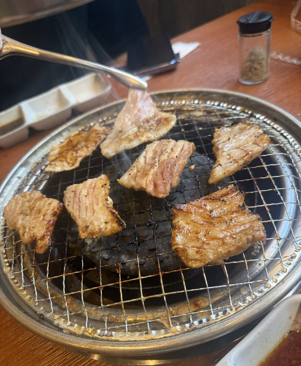 nac_ff14's tweet photo. 昼焼肉からのサーティワン！
スイカとピカチュウボルテッカー味美味しかった😋 https://t.co/D7SaSY5zDs