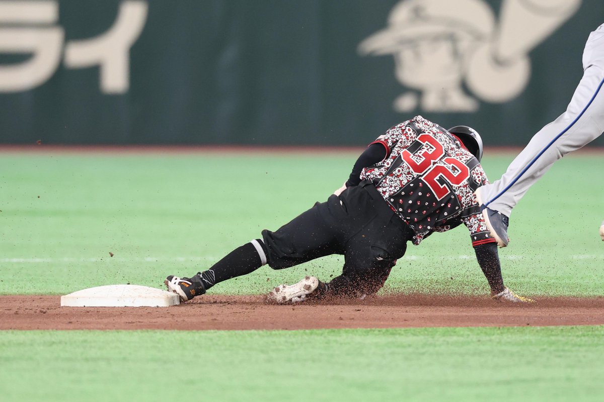 TokyoGiants's tweet photo. 【三回裏】巨人 0-0 DeNA

二死一塁から #浦田俊輔 選手が盗塁を決める👍 https://t.co/cTbz7NDwpA