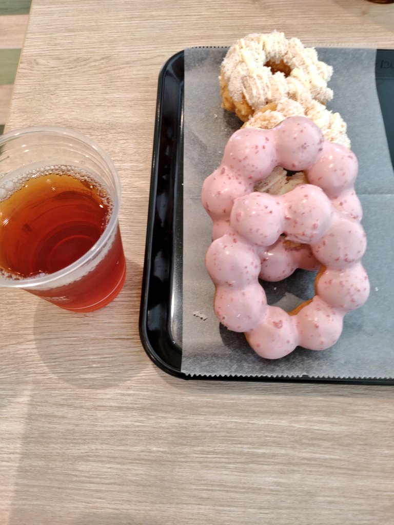 silver_karasu's tweet photo. 会場イン！
フードコートが大混雑だ

なこちゃんとちぃちゃんぽいおやつ

#ちゅーとりえらいぶ2026_Day2 https://t.co/RPO5otYXwA