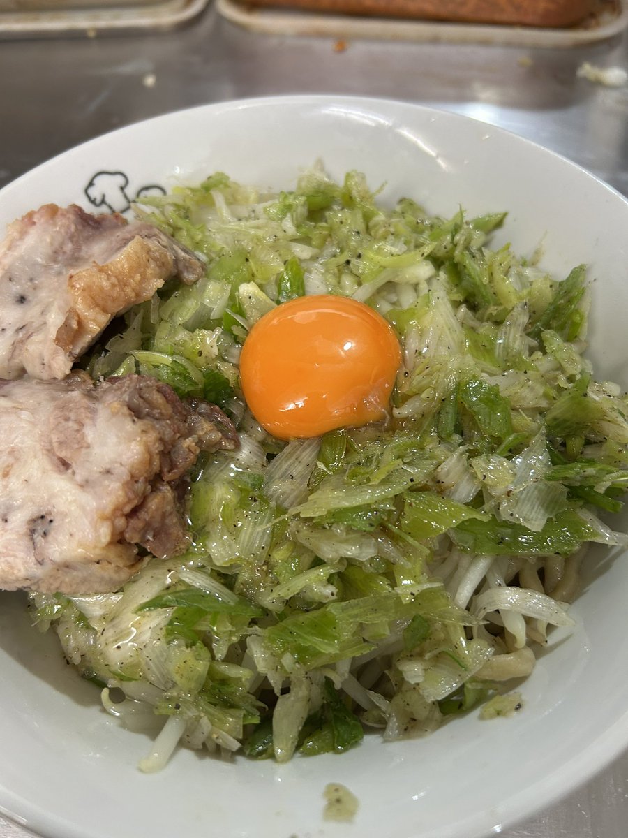menderu_tama's tweet photo. 麺でる多摩センター店です

本日夜限定で
【ネギ塩混ぜ麺】
やります‼️

食券は限定Bでお願いします！ https://t.co/U4UgVxqiLH